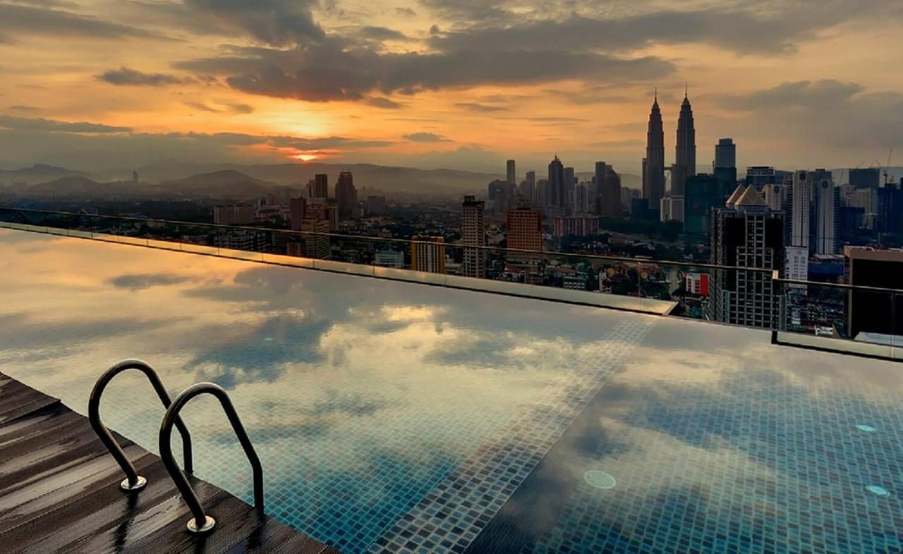 Klcc Inifinity Pool - The Regalia Residences & Suites By Kl Minsu Kuala Lumpur Exterior photo